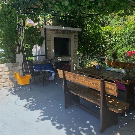 Apartments Villa Antony Дрвеник Екстериор снимка
