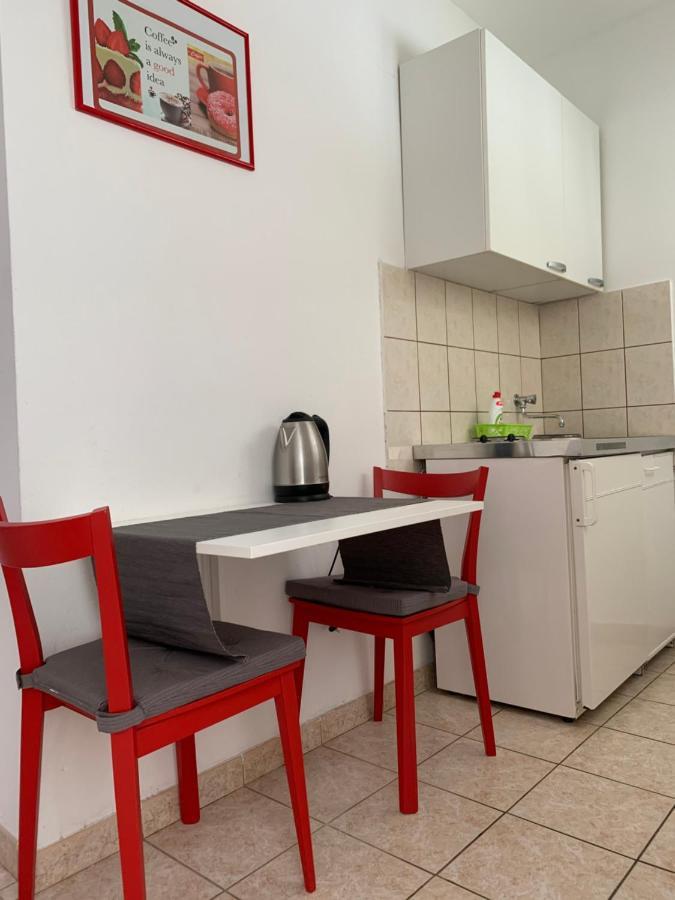 Apartments Villa Antony Дрвеник Екстериор снимка