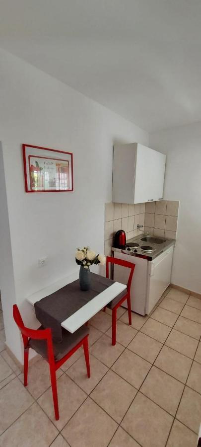Apartments Villa Antony Дрвеник Екстериор снимка