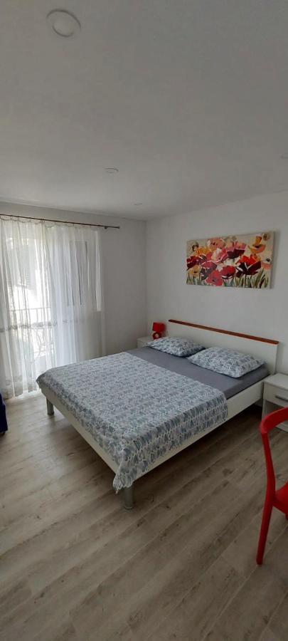 Apartments Villa Antony Дрвеник Екстериор снимка