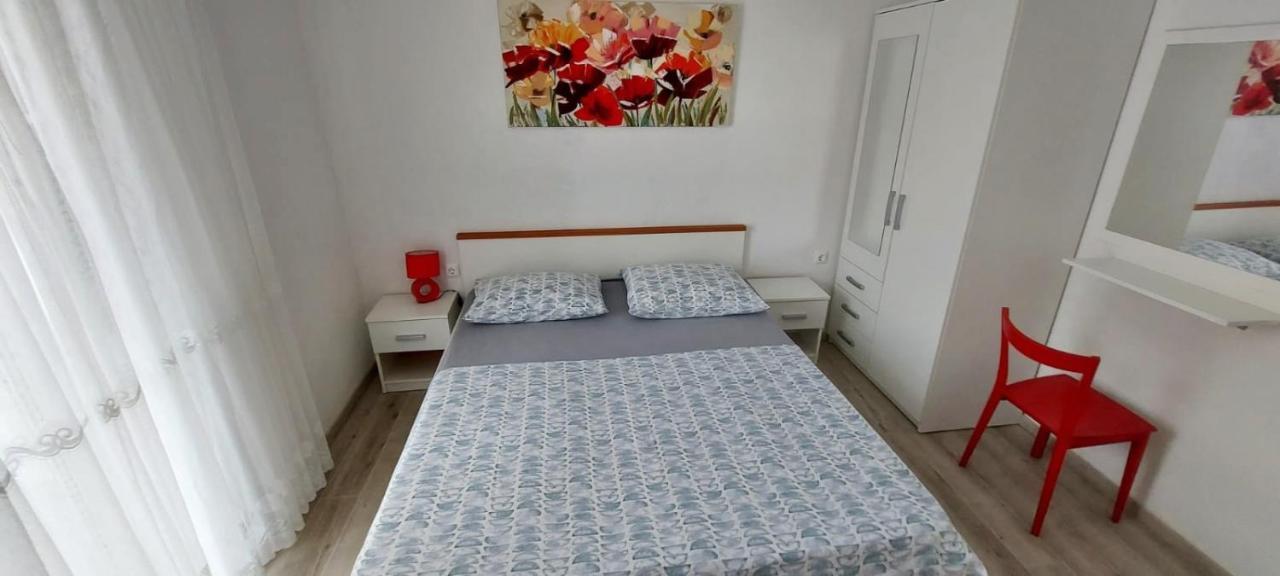 Apartments Villa Antony Дрвеник Екстериор снимка