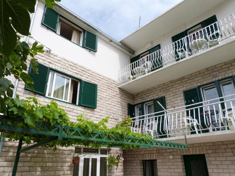 Apartments Villa Antony Дрвеник Екстериор снимка