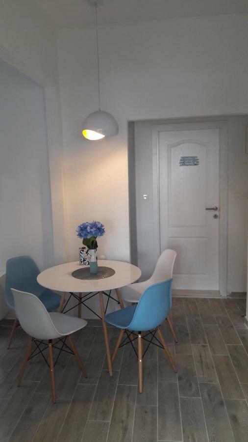 Apartments Villa Antony Дрвеник Екстериор снимка