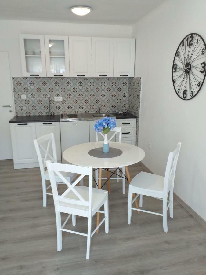 Apartments Villa Antony Дрвеник Екстериор снимка
