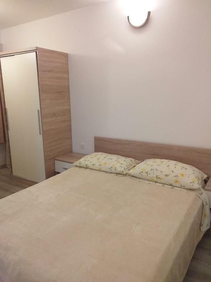 Apartments Villa Antony Дрвеник Екстериор снимка