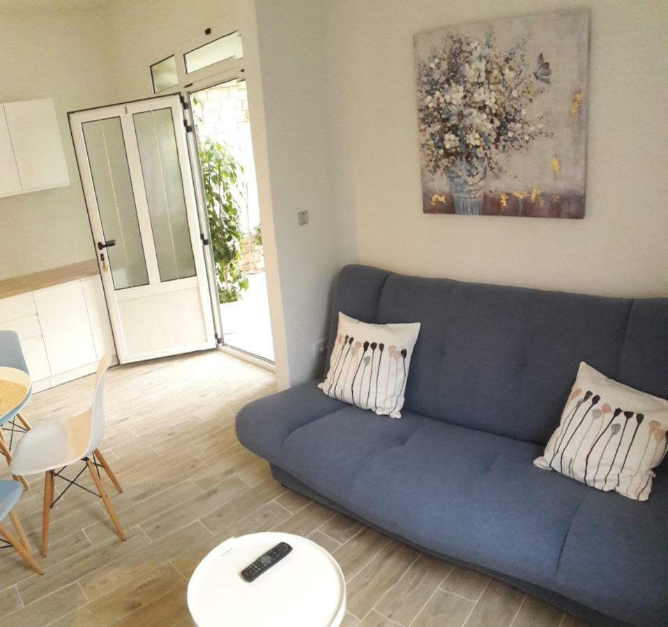 Apartments Villa Antony Дрвеник Екстериор снимка