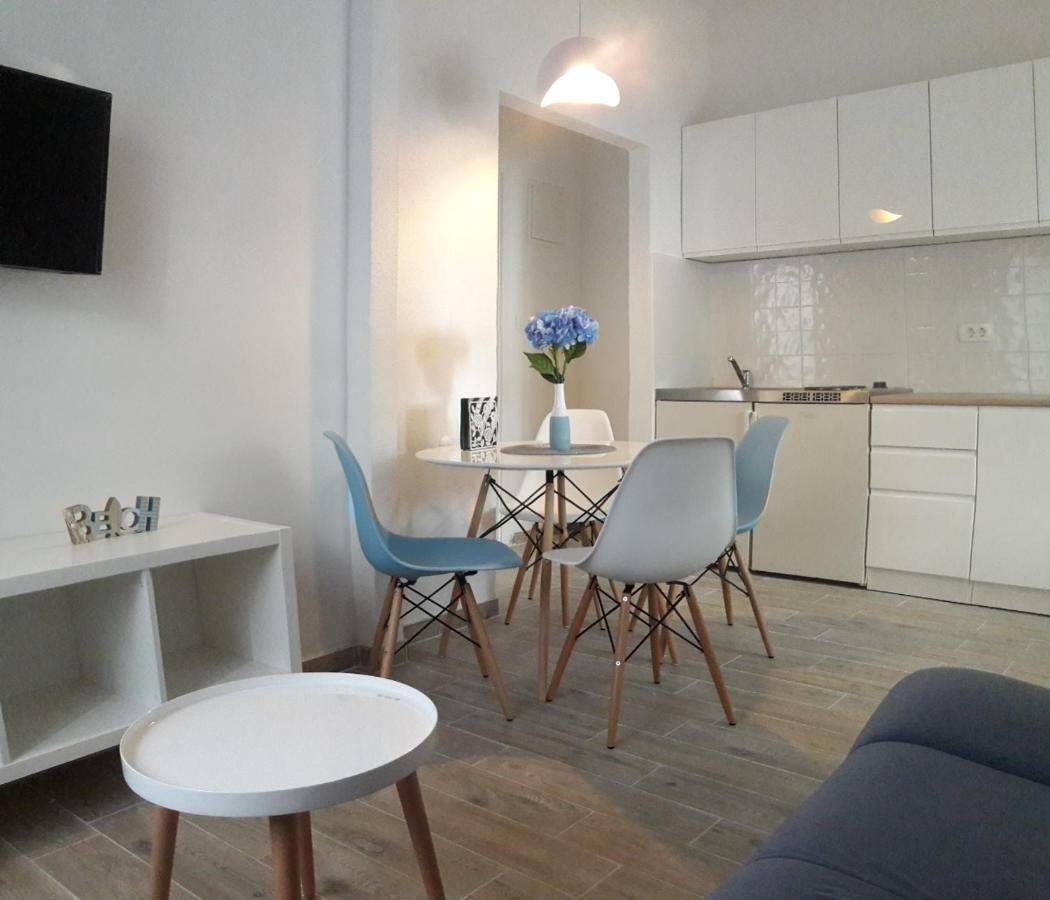 Apartments Villa Antony Дрвеник Екстериор снимка