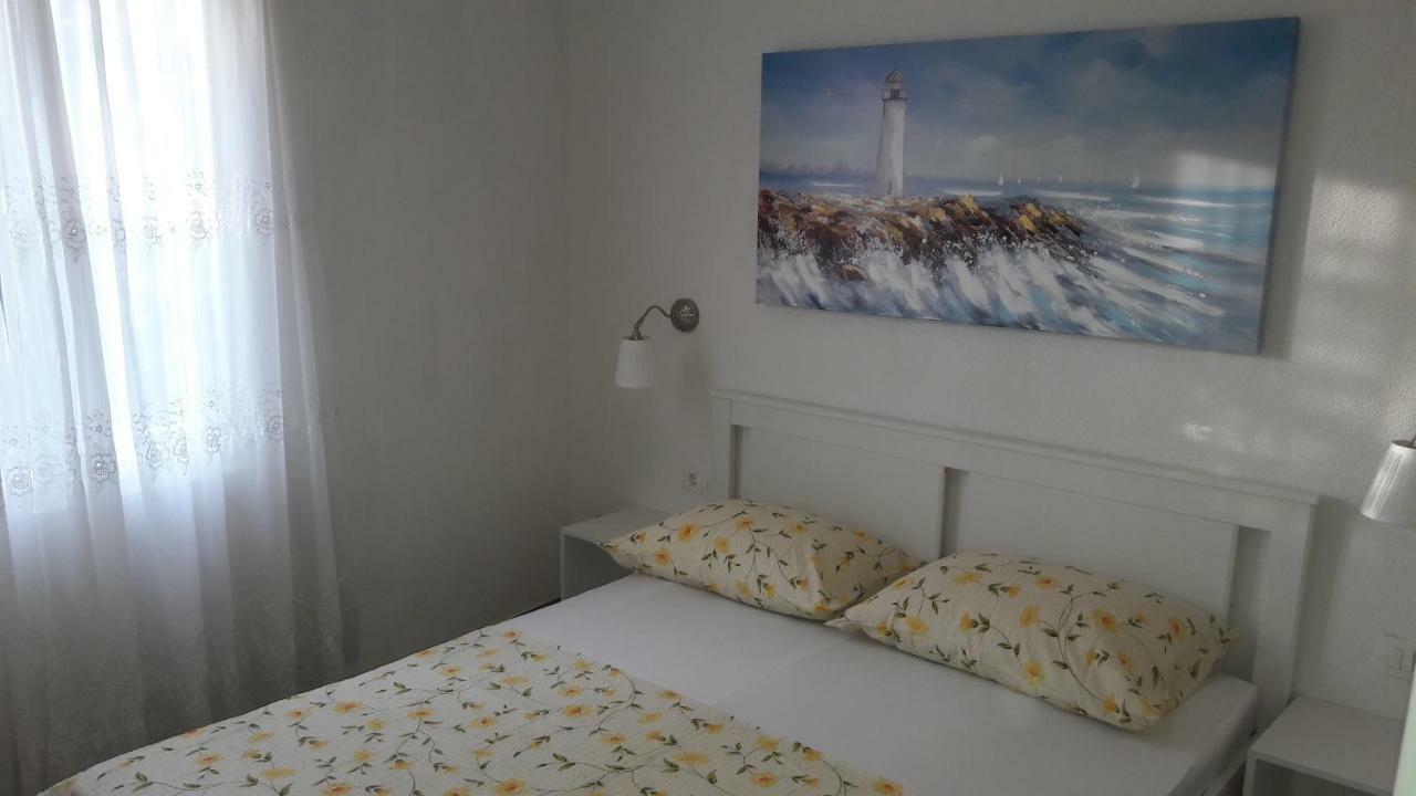 Apartments Villa Antony Дрвеник Екстериор снимка